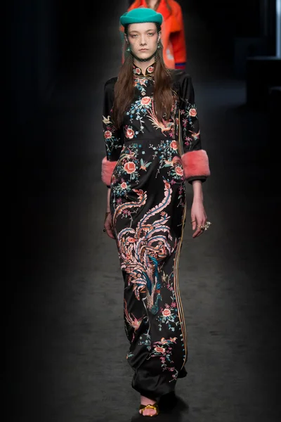 Look 30